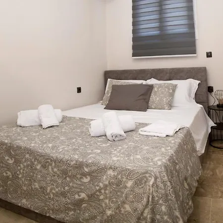 I&g Studios, * نافبليو